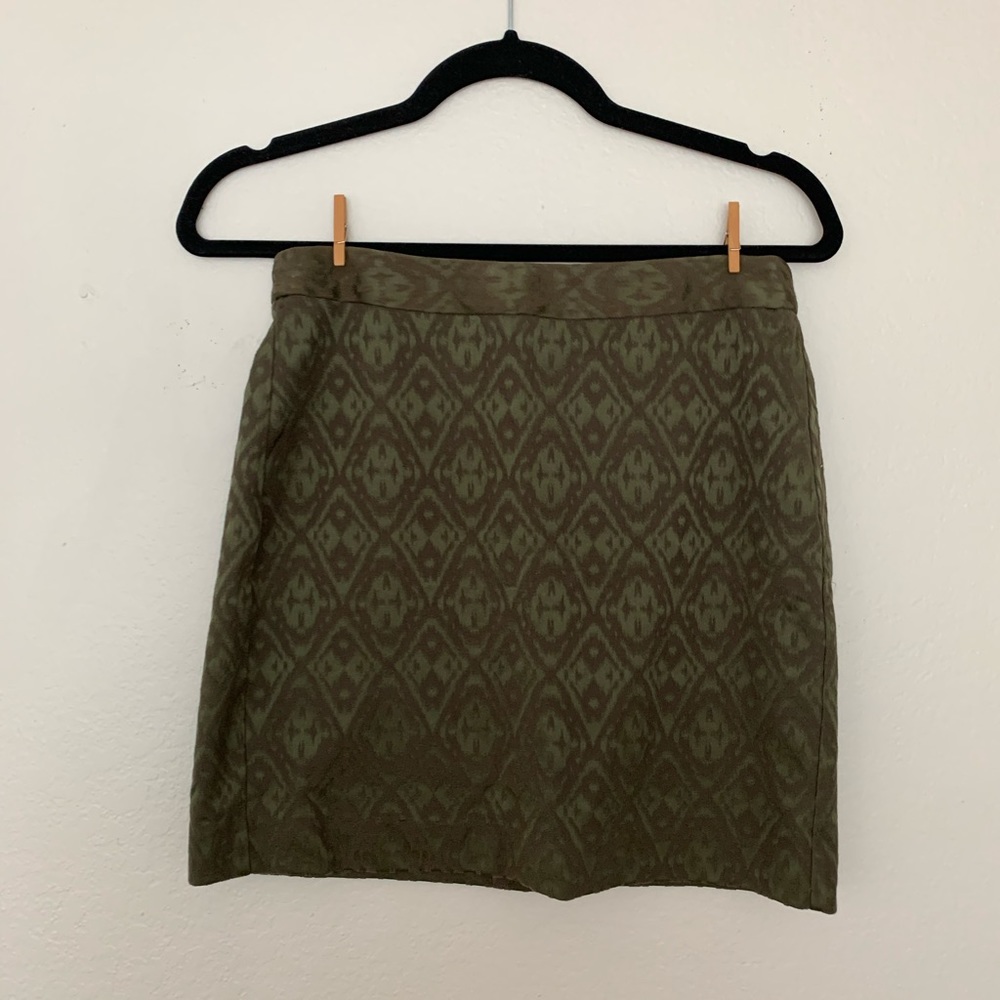 Banana Republic Satin Green Patterned Skirt (Sz 2)